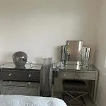 Modern Apartment Close To Tram And Airport, Free Parking