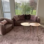 Modern Apartment Close To Tram And Airport, Free Parking