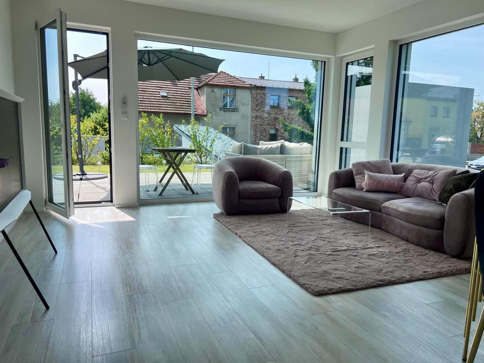 Modern Close To Tram And Airport, Free Parking *