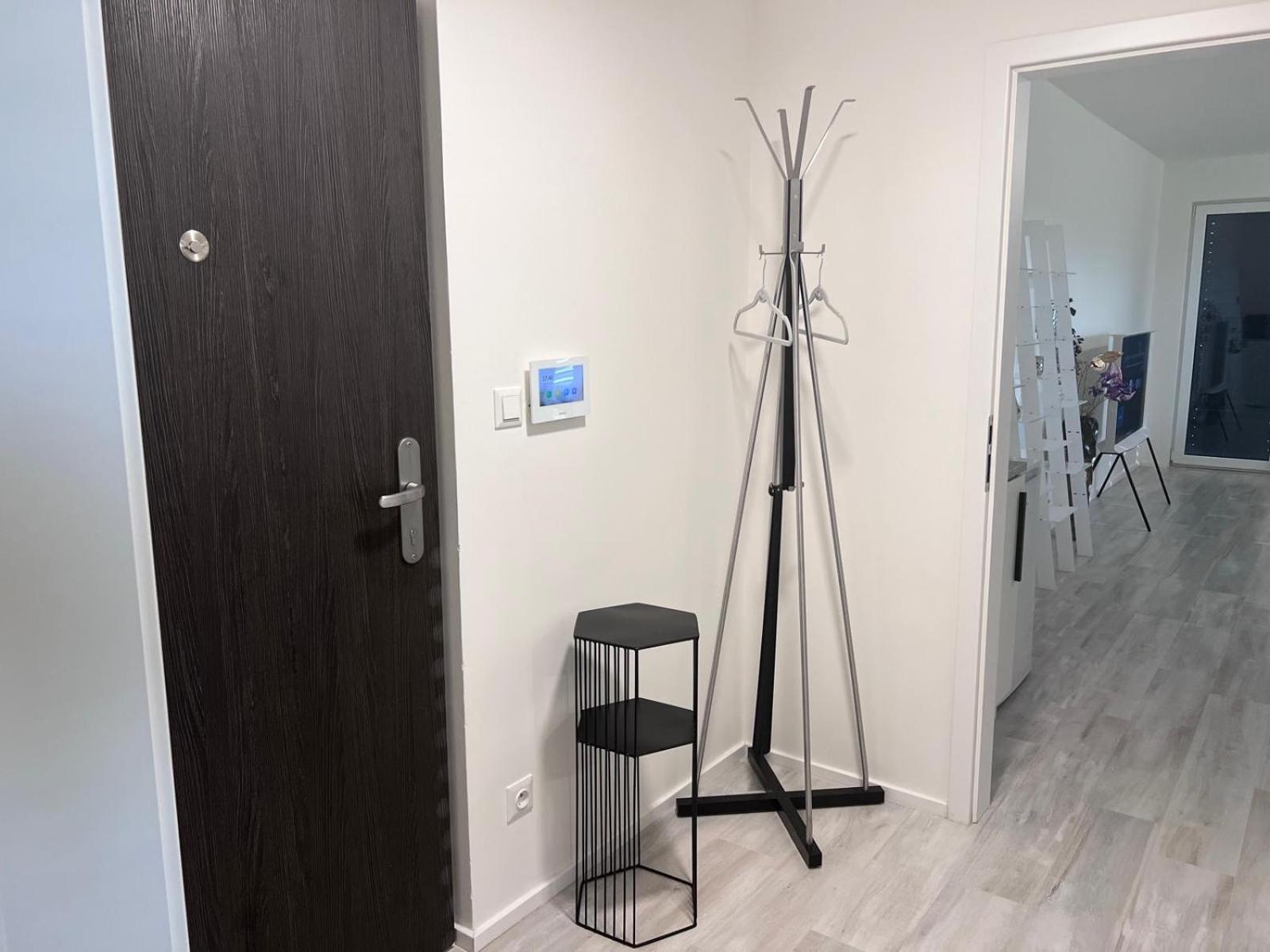 Modern Close To Tram And Airport, Free Parking * Praga
