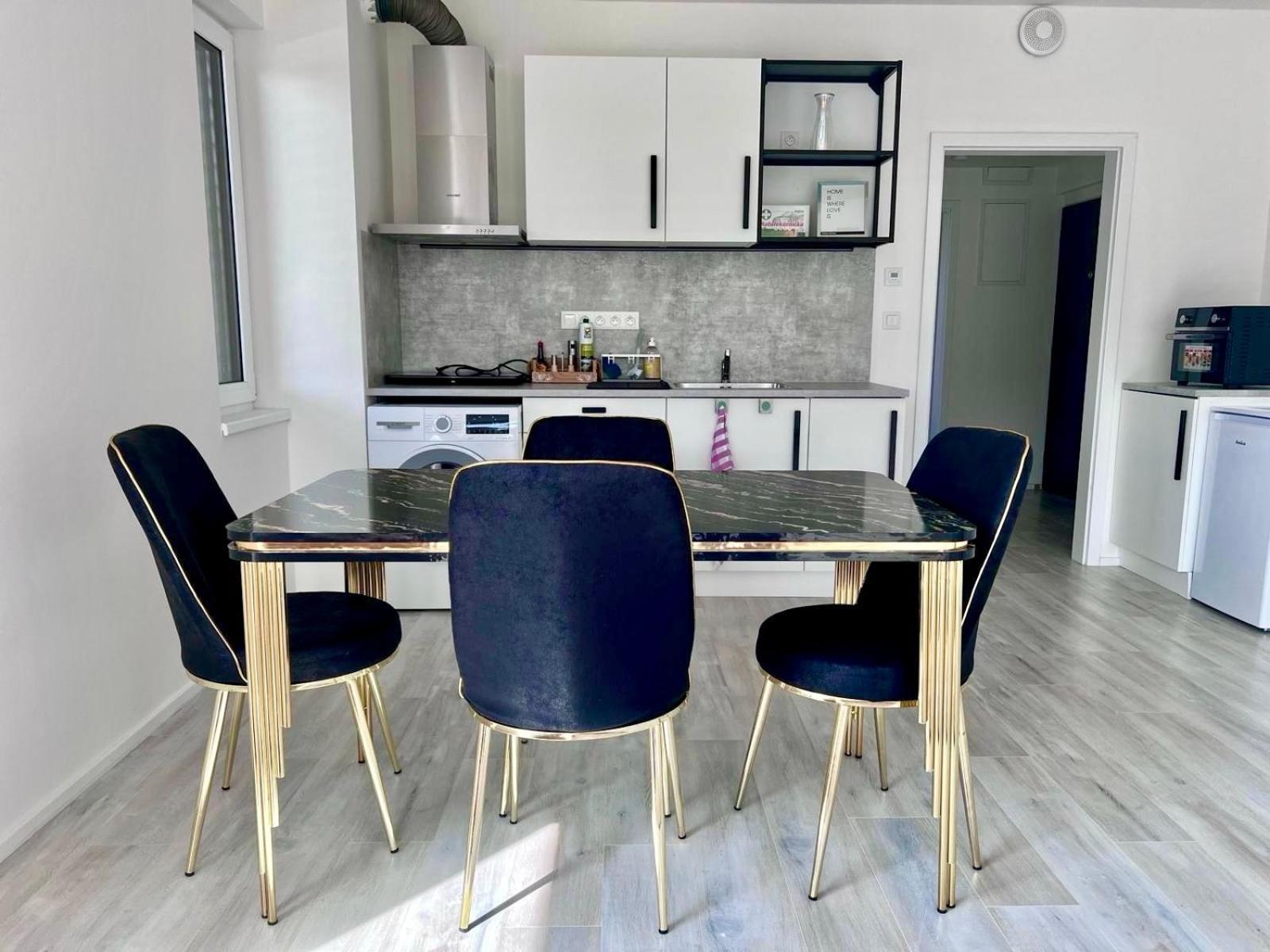 Modern Close To Tram And Airport, Free Parking Praga